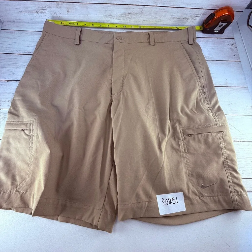Nike Golf Dri-FIT Mens Cargo Shorts Tan Khaki‎ Size 36 Performance Athletic